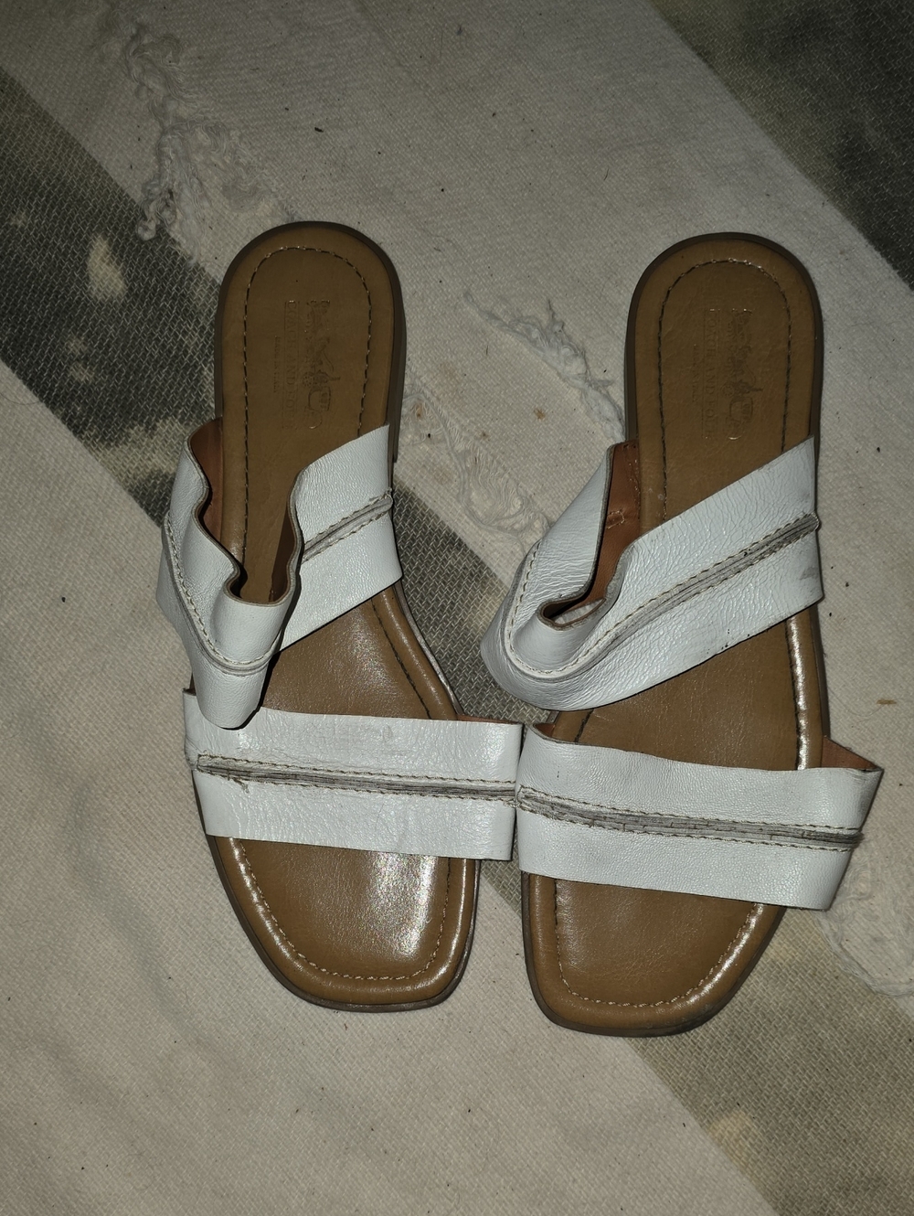 Coach and Four White Leather Slide Sandals with Tan Footbed